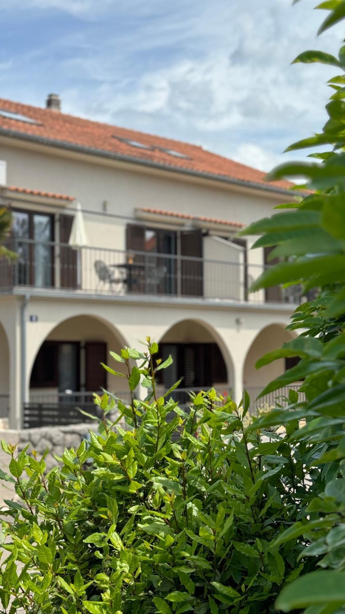 Apartments Ein Haus In Der Sonne Malinska Room photo